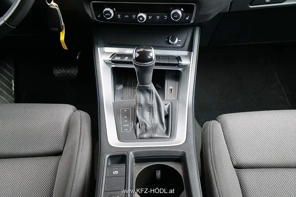 Audi Q3 35 TFSI S-tronic advanced Image 10