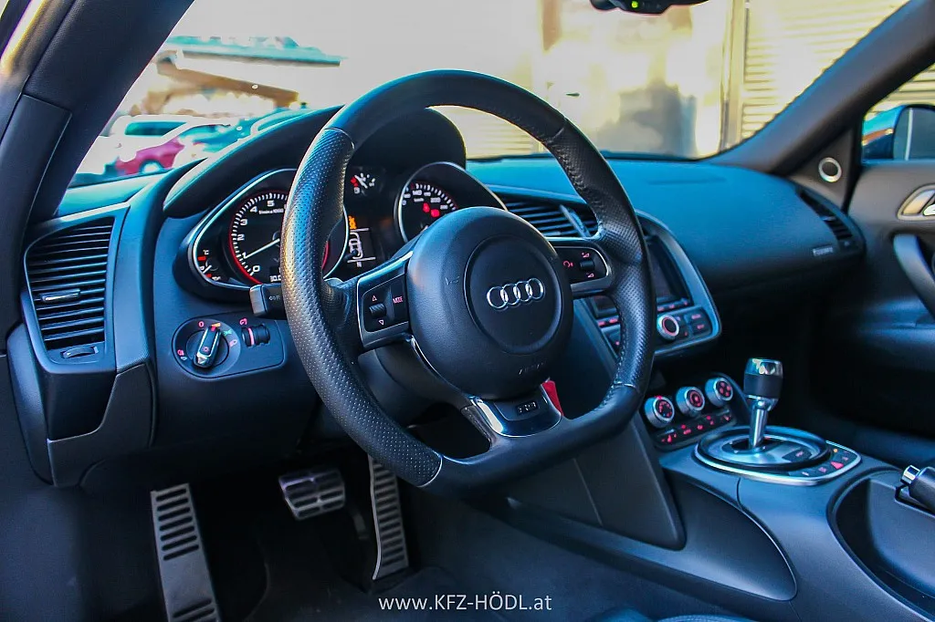 Audi R8 Coupé 5,2 quattro R tronic Image 2