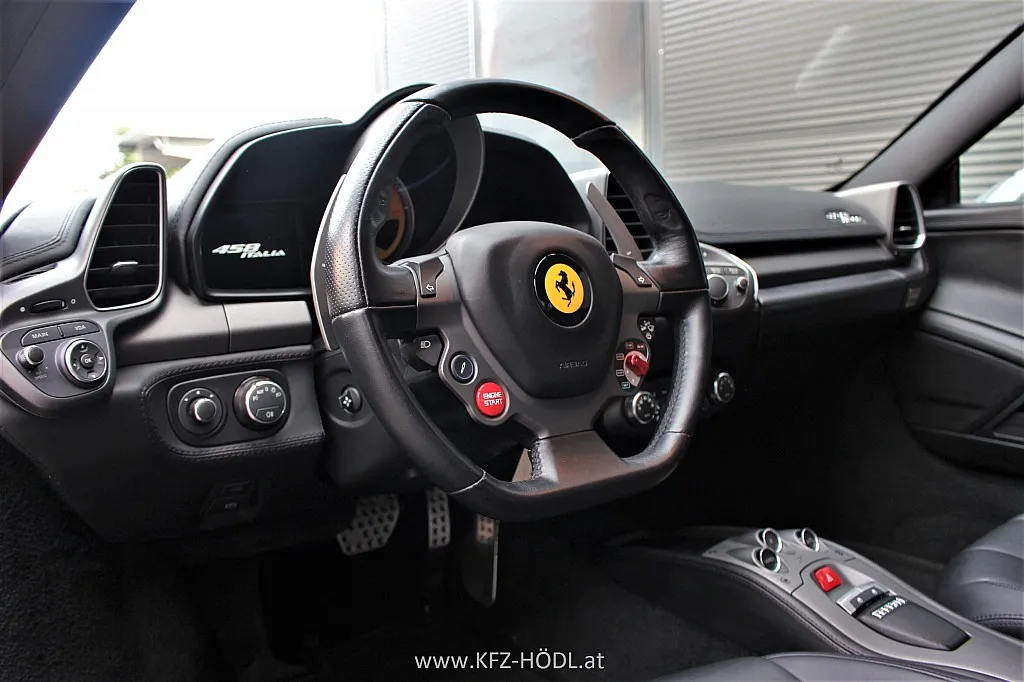 Ferrari 458 Italia Image 10