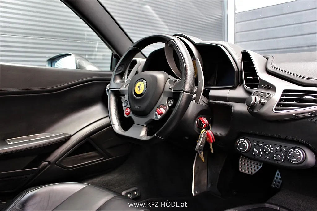 Ferrari 458 Italia Thumbnail 8