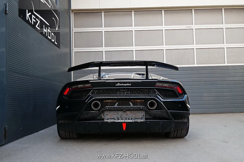 Lamborghini Huracán Performante Image 4