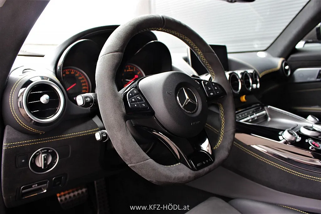 Mercedes-Benz Mercedes-AMG GT R Thumbnail 4