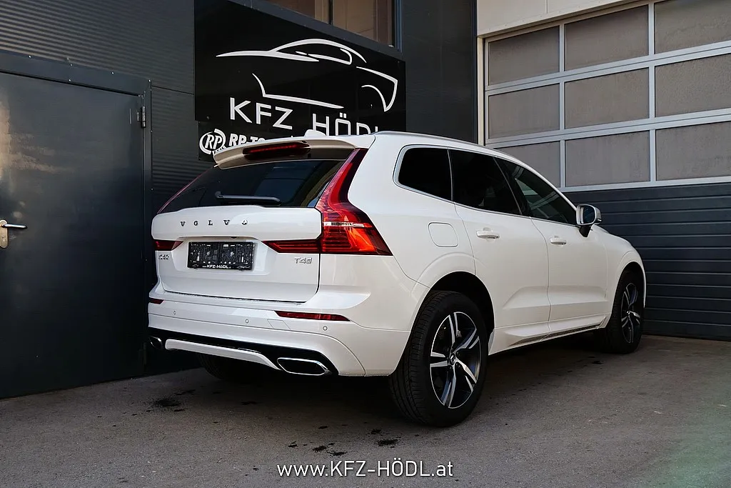 Volvo XC60 T4 R-Design Geartronic Image 2