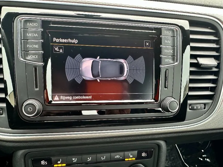 Volkswagen Beetle Cabriolet 1.2 TSi Club Image 12