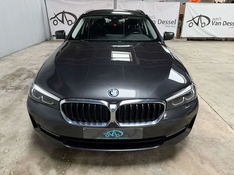 BMW 520 Touring 520eA PHEV Leder Navi Camera Trekhaak Image 2