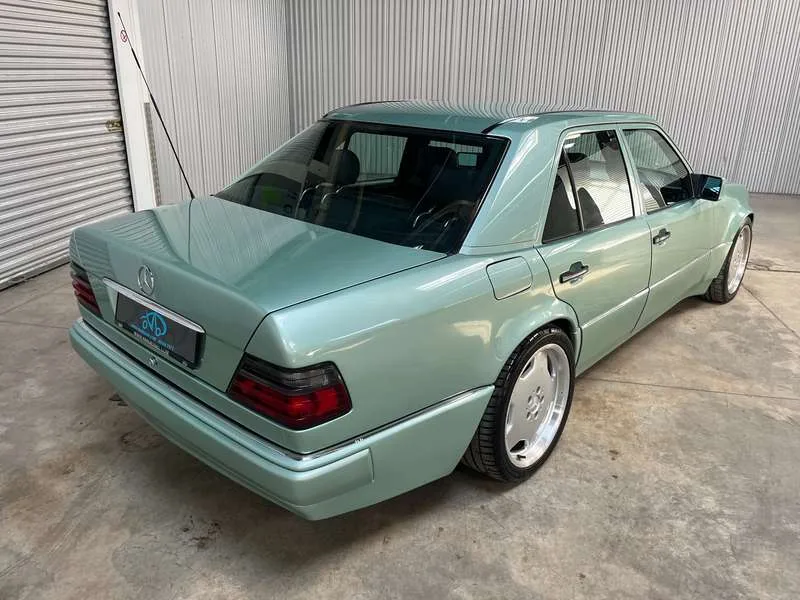 Mercedes-Benz E 500 Oldtimer Image 3