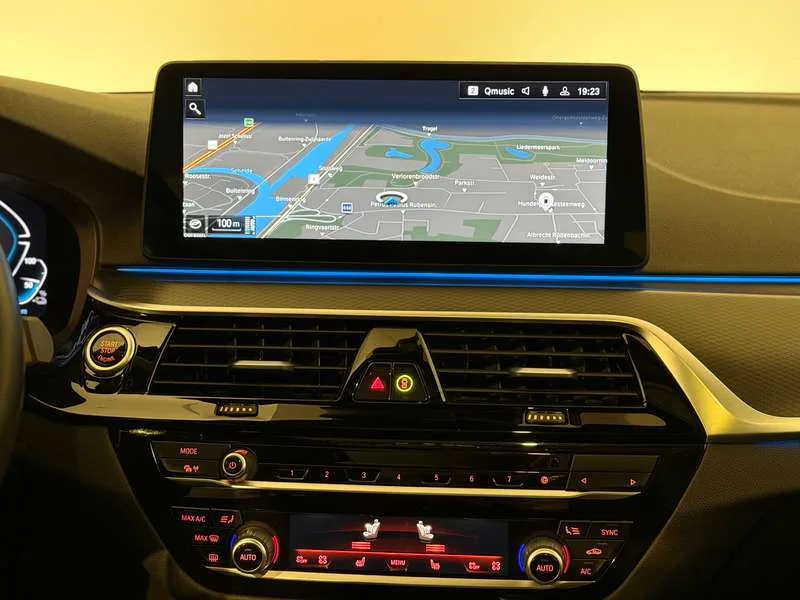 BMW 530 e xDrive Touring - MSport/Pano/DrivAssProf/Headup/ Image 11