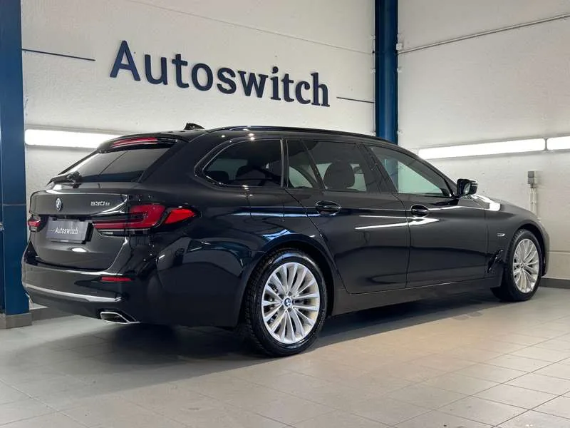 BMW 530 e Touring - Luxury/Pano/DrivAssProf/HiFi/Stuurverw Image 6