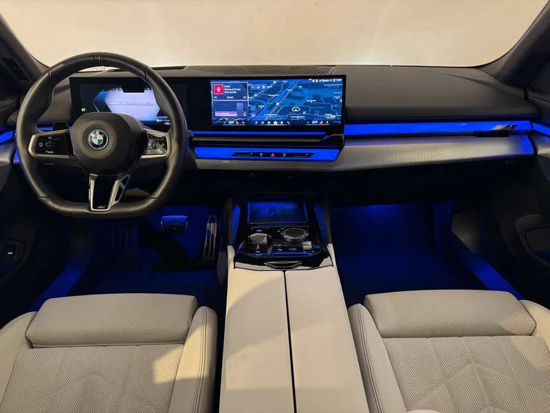 BMW i5 eDrive40 Touring - M Sport/HeadUp/Trekh/DrivAss+/ Image 9