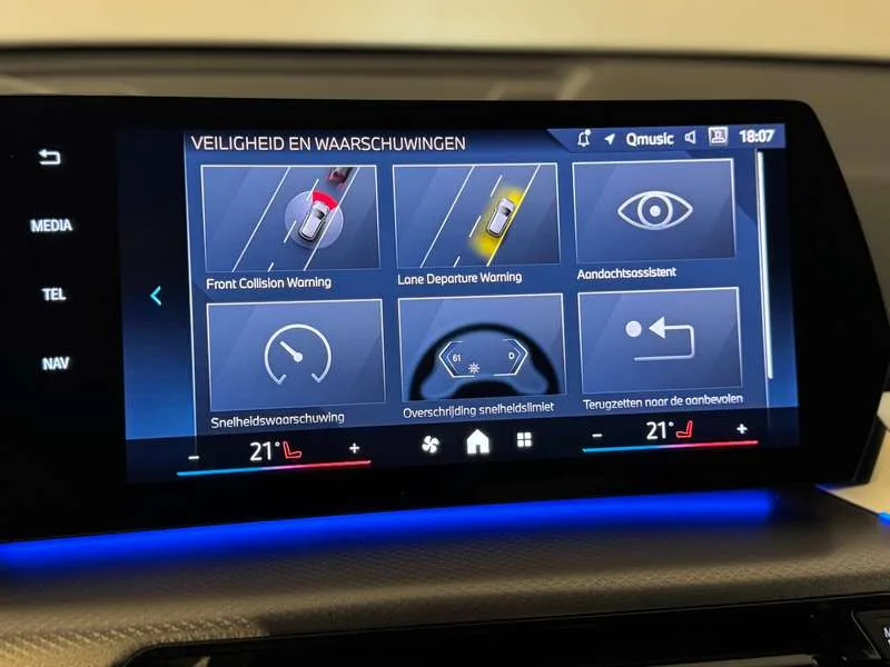 BMW X1 sDrive18i - MSport/Keyless/VerwZetels/Cam/AdaptLED Image 14