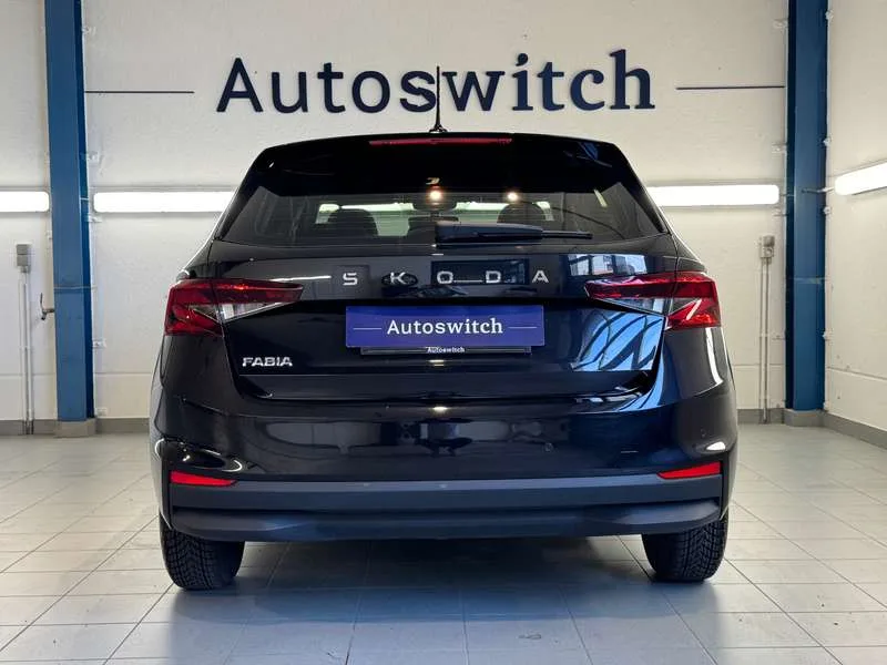 Skoda Fabia 1.0TSI DSG - CarPlay/Zonwerende ramen/Winterset/.. Image 4