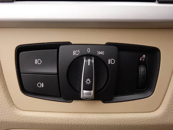 BMW 3 318dA 136 Touring + GPS + Leder/Cuir + Alu19 Image 10