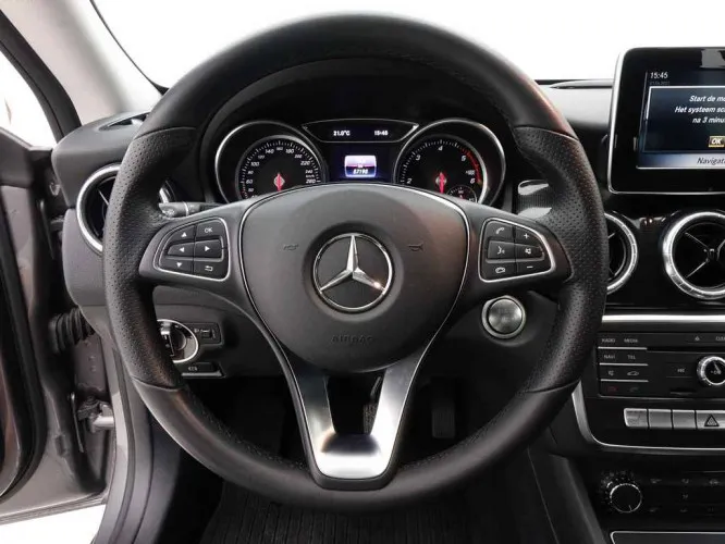 Mercedes-Benz CLA CLA180d Urban + GPS + Camera + Winter Pack Image 10