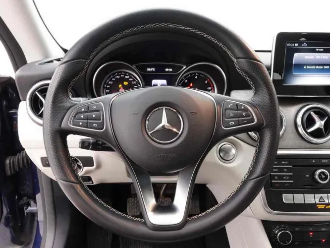 Mercedes-Benz CLA CLA180d Shooting Brake Urban + GPS + Leder/Cuir + LED Lights Image 10