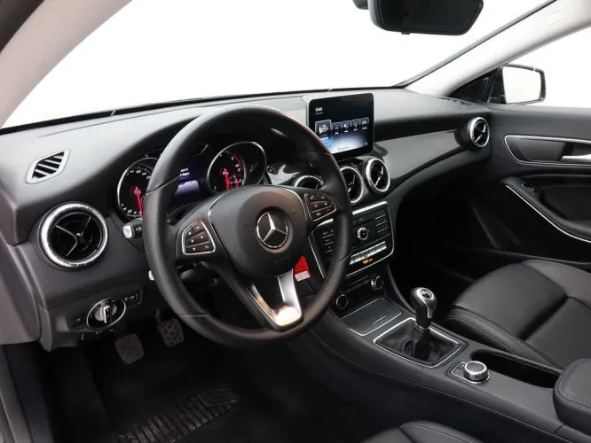 Mercedes-Benz CLA CLA180d Shooting Brake Edition + GPS + Leder/Cuir + Camera Image 8