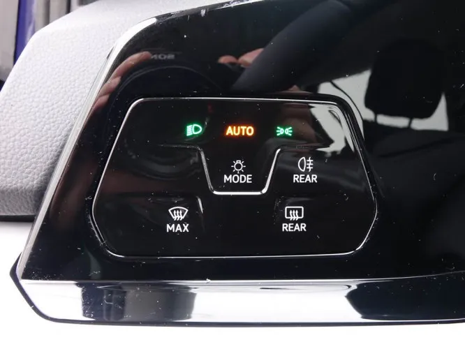 Volkswagen Golf 1.0 TSi 110 Life + AppConnect + LED Lights + Adaptiv Cruise Image 9