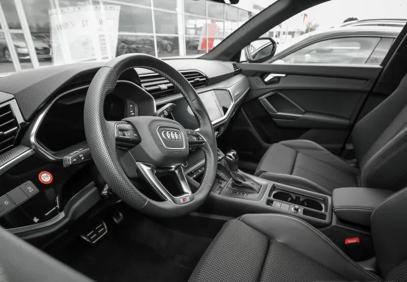 Audi Q3 35 TDI Quattro =S-line= Distronic Гаранцияa Image 6