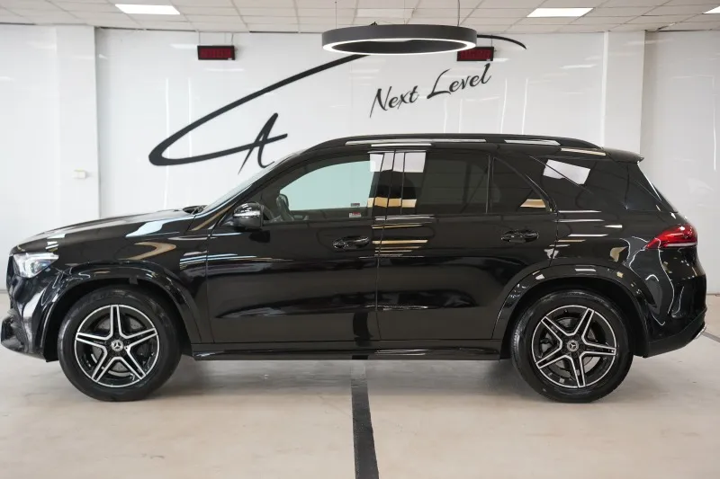 Mercedes-Benz GLE 350 d 4Matic AMG Line Night Package Image 4