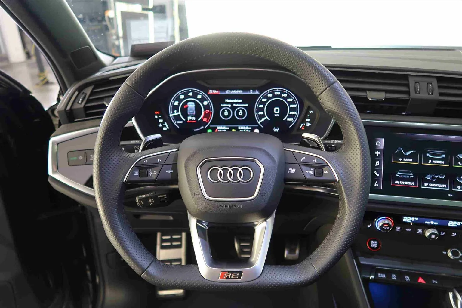 Audi RS Q3 2.5 TFSI quattro S-Tronic  Image 10