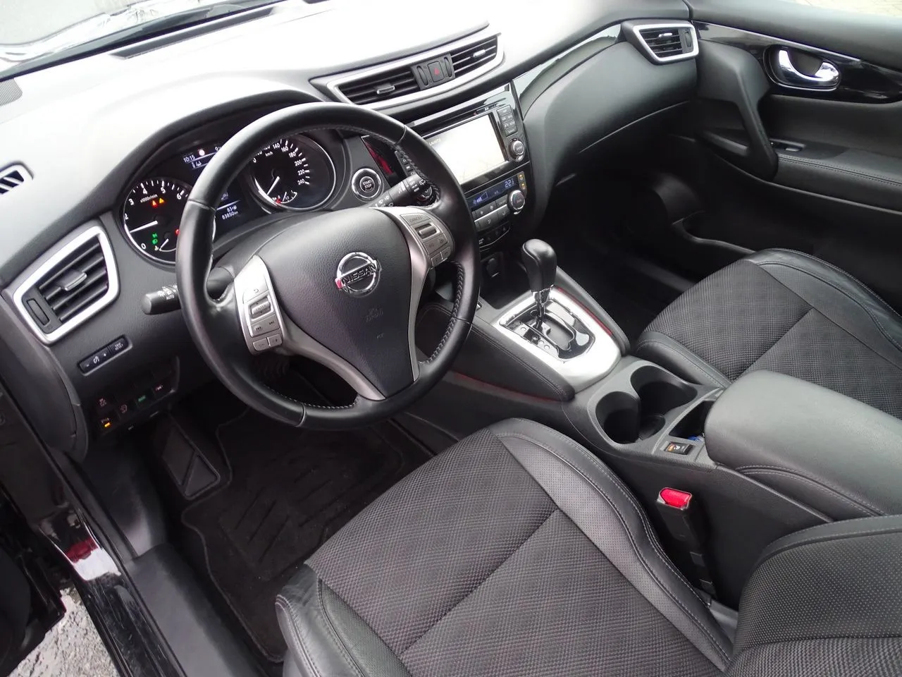 Nissan Qashqai 1.2 DIG-T Tekna...  Image 9