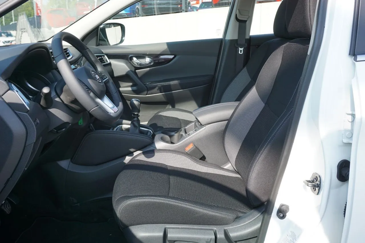 Nissan Qashqai 1.3 DIG-T...  Image 9