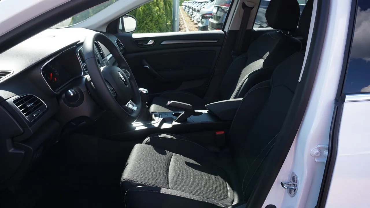 Renault Megane TCe140 2-Zonen-Klima...  Image 9