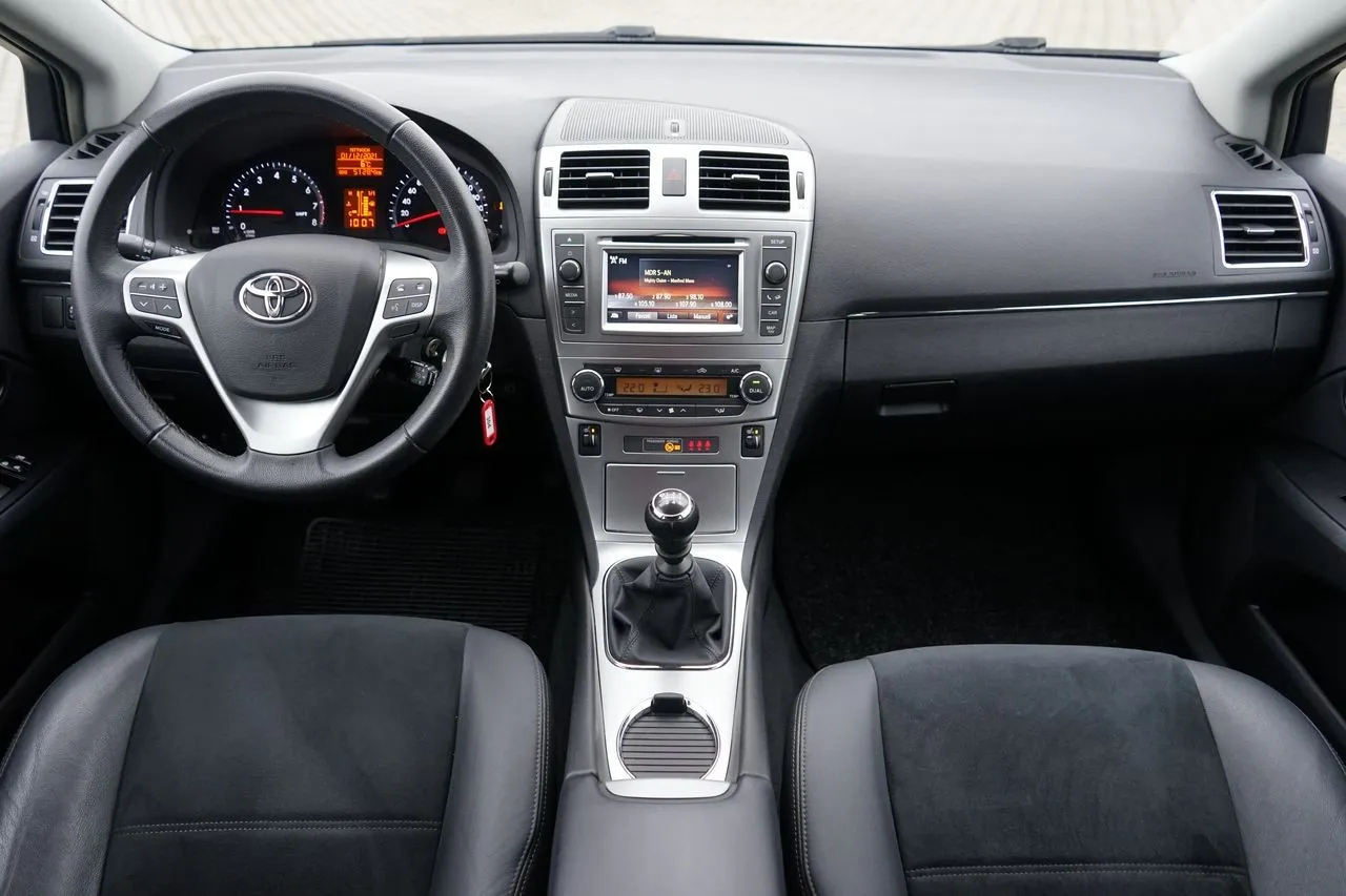 Toyota Avensis 1.8 Premium...  Image 8