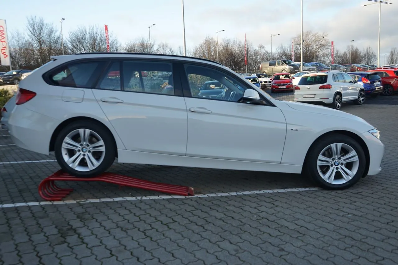 BMW 3er Reihe 320d Touring xDrive...  Image 3