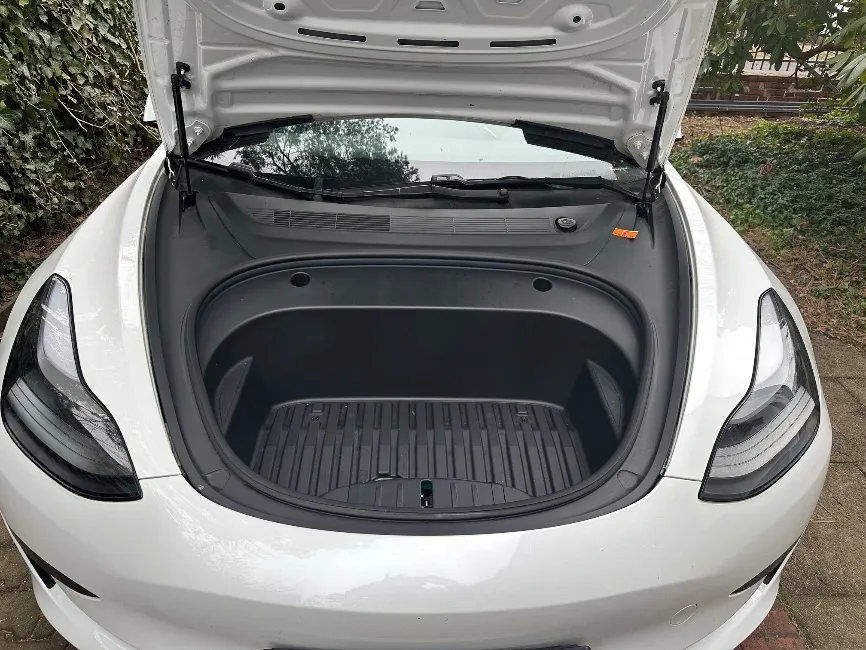 Tesla Model 3  Image 3