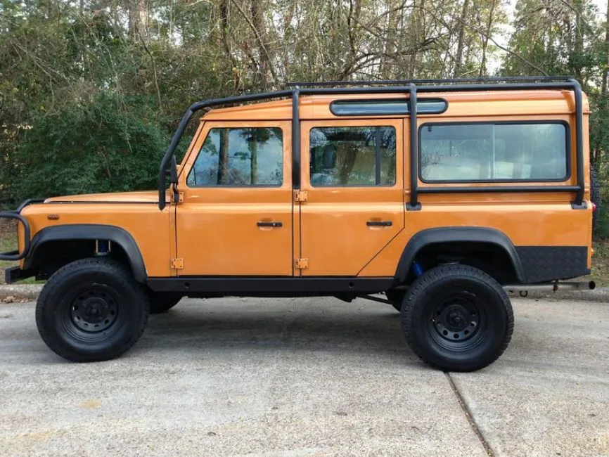 Land Rover Defender  Image 4