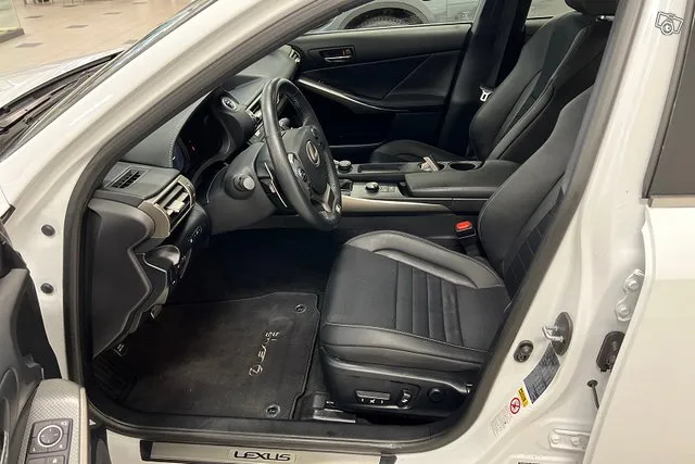 Lexus IS 300h F Sport * Navi / Vähän ajettu * Image 9