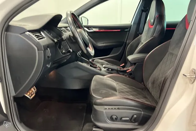 Skoda Octavia Combi 2,0 TDI 184 4x4 RS DSG Autom. * Koukku / Mukautuva vakkari* Image 9