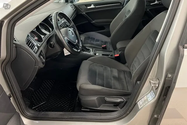 Volkswagen Golf Highline 1,2 TSI 77 kW (105 hv) BlueMotion Technology DSG * Pienet kilometrit / Koukku * Image 9