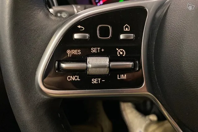 Mercedes-Benz GLC 300 e 4MATIC A Business EQ Power * Nahkasisusta / LED-ajovalot / P-Kamera / Vakkari* Image 9