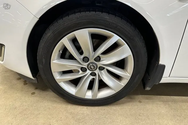 Opel Insignia 5-ov Edition 2,0 CDTI 4x4 125kW AT6 *Pa-Lämm. / Adapt.vakkari / Koukku / Navi* Image 9