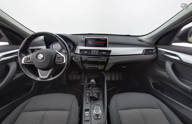 BMW X1 F48 xDrive25e A Business / Adapt. Vakkari / LED-Ajovalot / 2x Renkaat / Image 9