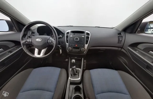 KIA Ceed 1,6 CRDi ISG Active SW EcoDynamics / Lohkolämmitin / Vetokoukku / Juuri tullut / Image 9