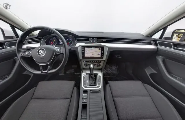 Volkswagen Passat Sedan Comfortline 1,6 TDI / Webasto / Navi / Adapt. Vakkari / ErgoComfort istuimet / Image 9