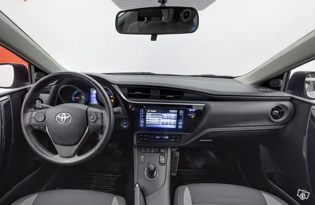 Toyota Auris Touring Sports 1,8 Hybrid Active - 1-OMISTAJA / NAVI / LOHKOLÄM. / VAKKARI / MERKKIHUOLLETTU YMS Image 9