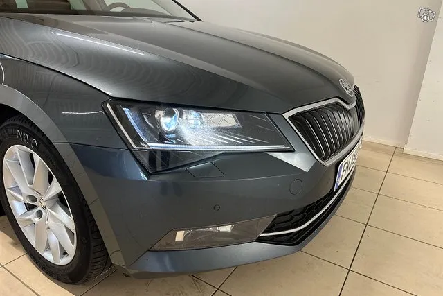 Skoda Superb Combi 2,0 TDI 190 4x4 Ambition DSG Autom. / Vetokoukku / Xenon-valot / Navi Image 9