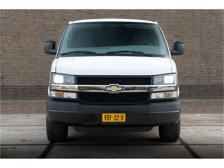 Chevrolet Express  Image 2