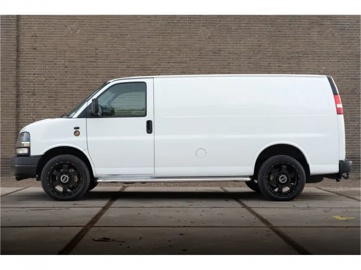 Chevrolet Express  Image 3