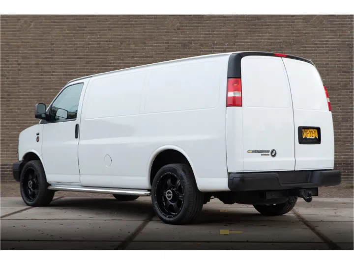 Chevrolet Express  Image 4