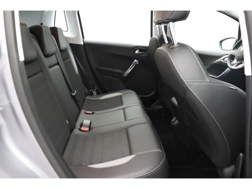 Peugeot 2008 1.6 BlueHDi Allure Navi Leer Image 10