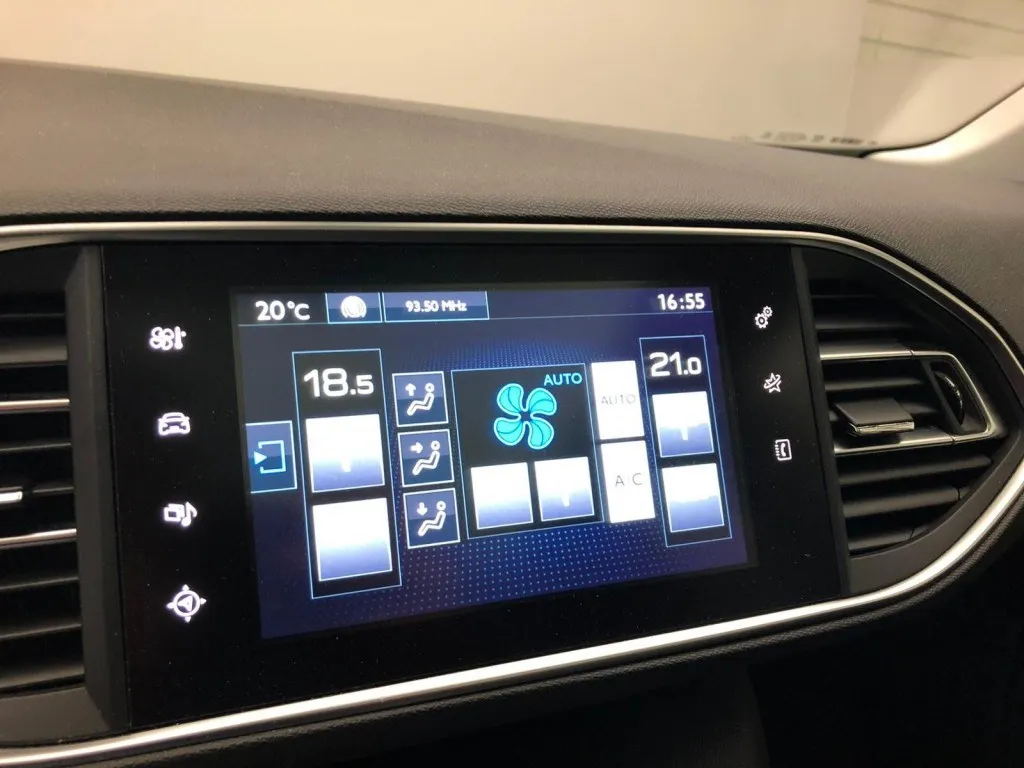 Peugeot 308 SW 1.6 HDI Blue Lease Executive Panorama Navi Leer Image 10