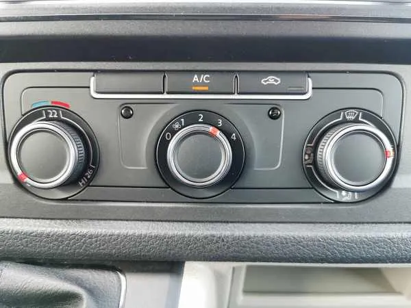 Volkswagen Transporter 2.0 TDI L1H1 Airco 150PK Image 9