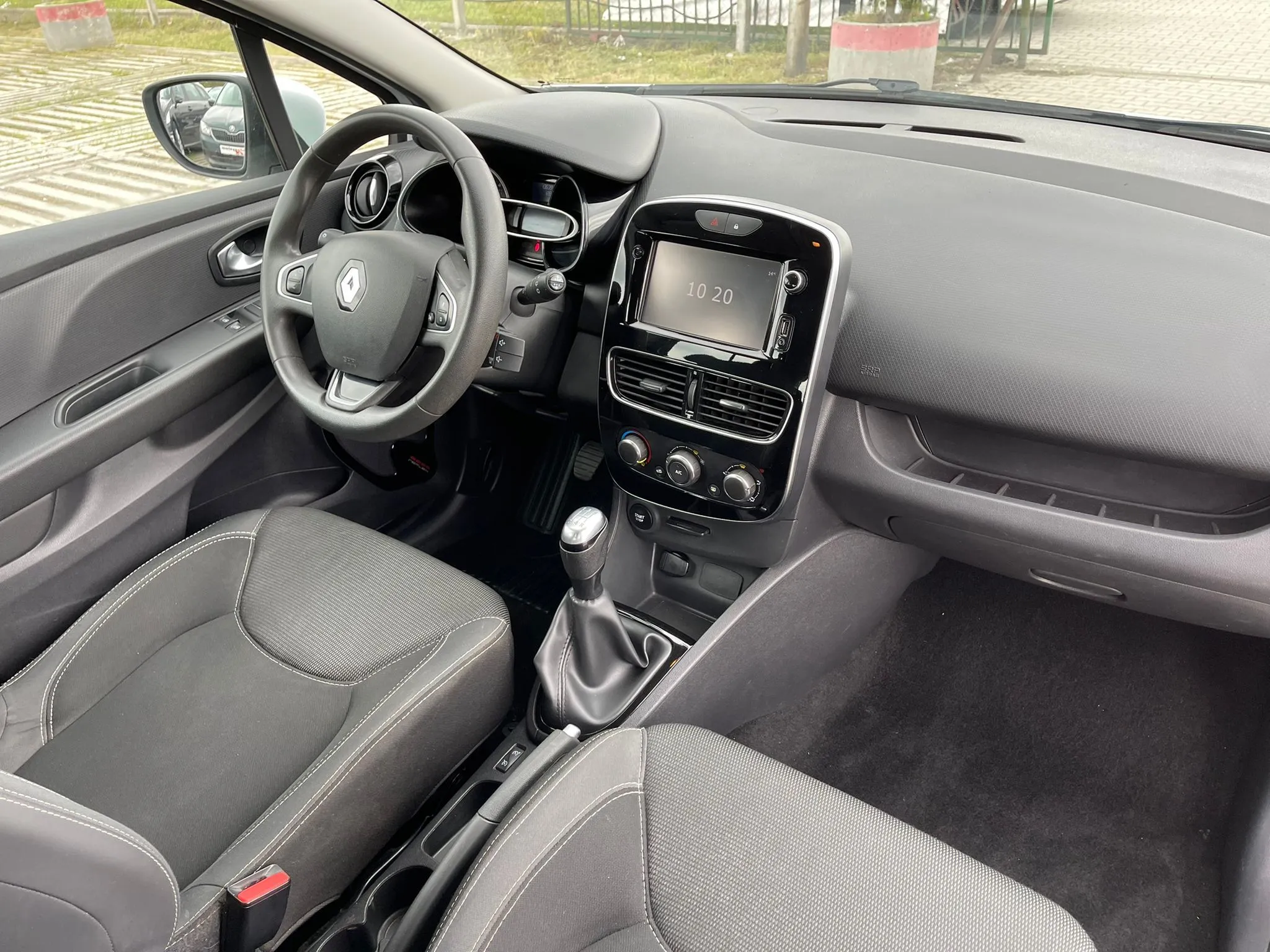 Renault Clio 1.5 DCI KREDITI NA LICU MESTA Image 9