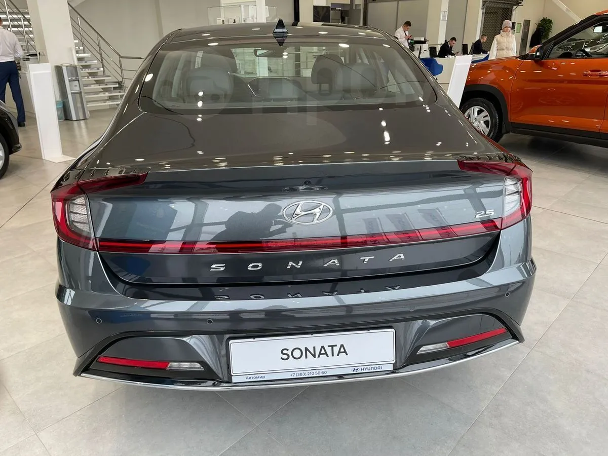 Hyundai Sonata  Image 3