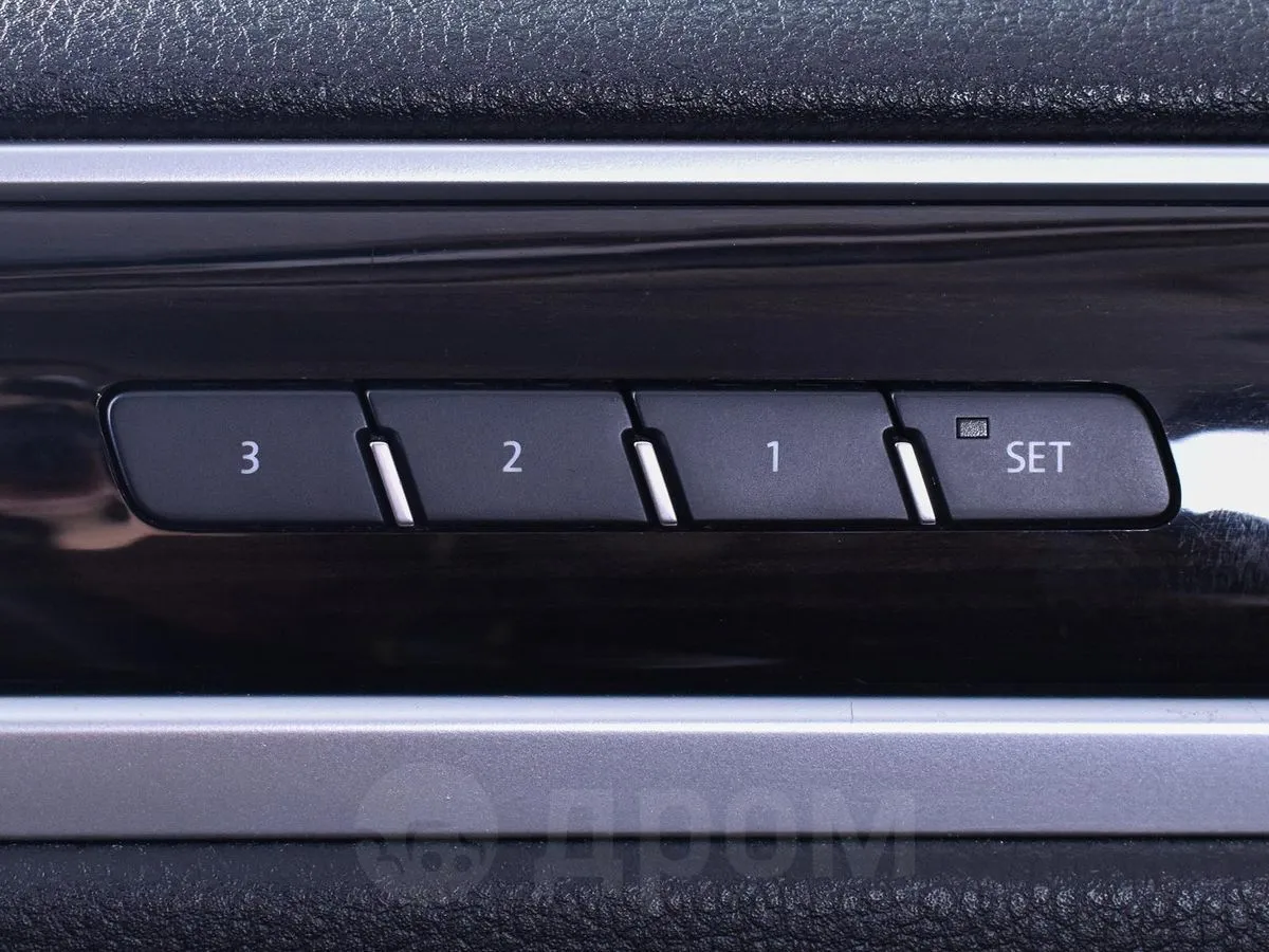 Volkswagen Touareg  Image 10