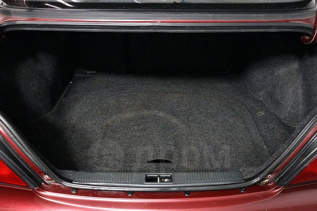 Hyundai Lantra 1.8 MT Image 9